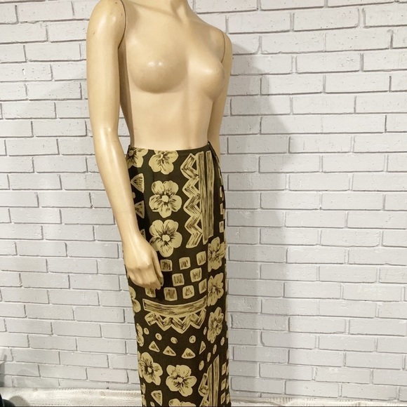 Chaus Women’s Abstract Floral Print Scarf - Picture 4 of 5